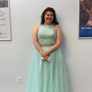 Meet your Posher, Haley